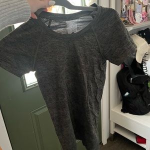 luluelmon swiftly tee